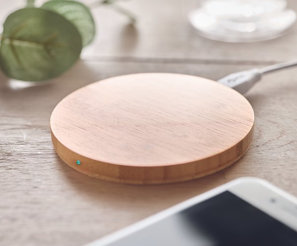 Rundes kabelloses Ladegerät aus Bambus Rudoni