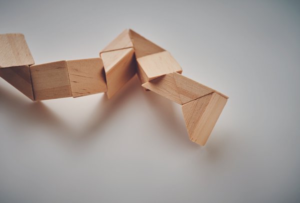 Holzpuzzle/Gehirnjogging Uorina