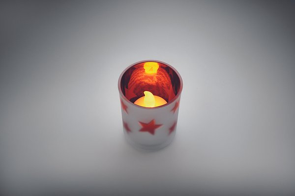 LED-Teelicht im Glashalter Luolfri