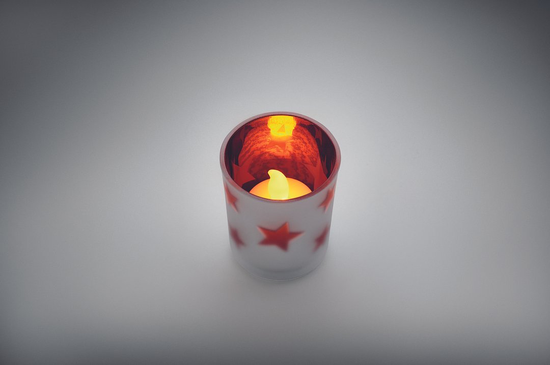 LED-Teelicht im Glashalter Luolfri