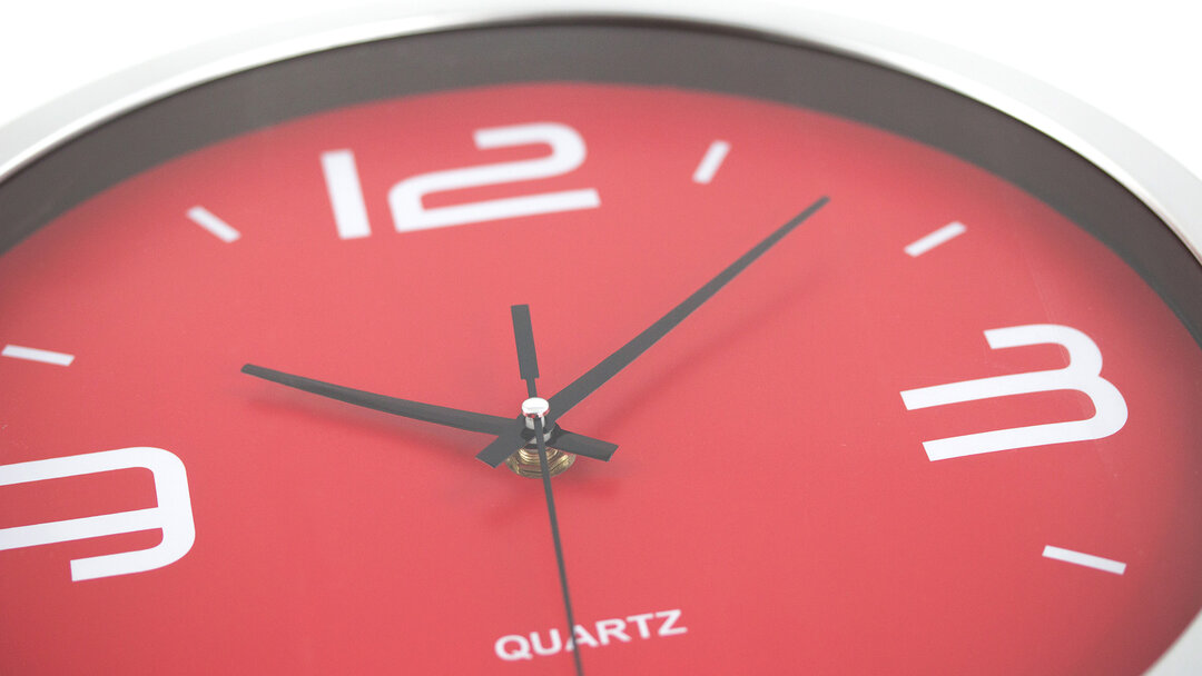 Wanduhr Idnos