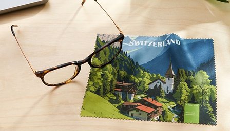 Individuelles P-9000 Brillentuch im rPET Papieretui