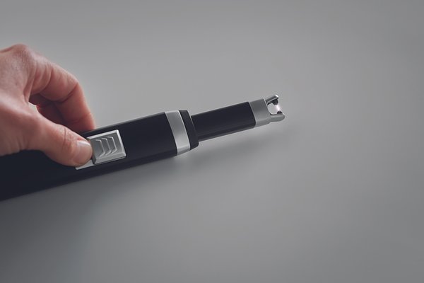 Grosses Lichtbogen-Feuerzeug Anneschta