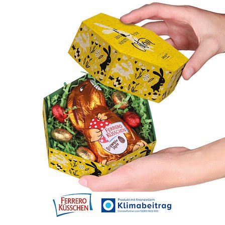 Grosses Osternest mit Schokolade von Ferrero Küsschen auf Graspapier