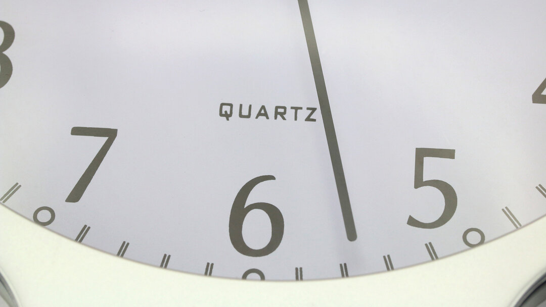 Wanduhr Idego