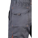 Zweifarbige Stretch-Bermudashorts mit mehreren Taschen (240 g/m²) aus Baumwolle (46 %), EME (38 %) und Polyester (16 %) Altie