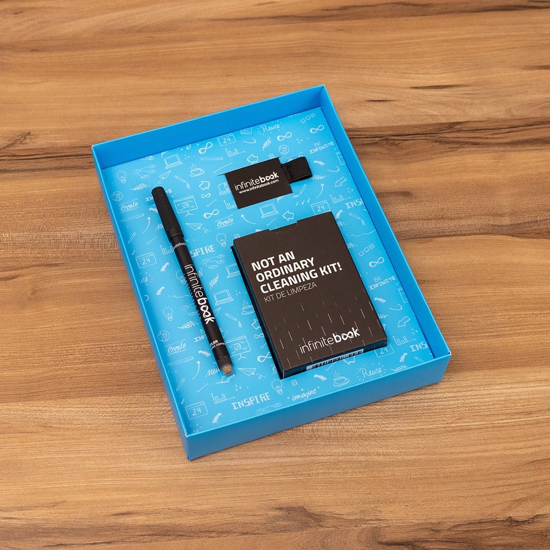 Set bestehend aus einem Infinitebook mit Hardcover, einem Reinigungsset, einem Marker und einem Halter für Kugelschreiber Paunicona