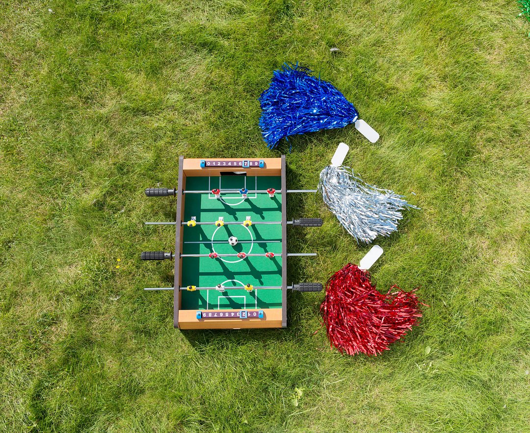 Fussball-Tischkicker aus Holz/Kunststoff/Metall Marazi