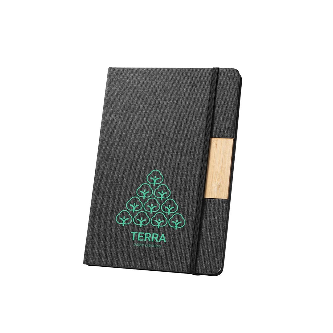 Notizbuch im Format A5 mit festem Einband aus 100 % recyceltem PET-Gewebe und linierten Seiten aus Recyclingpapier Relis