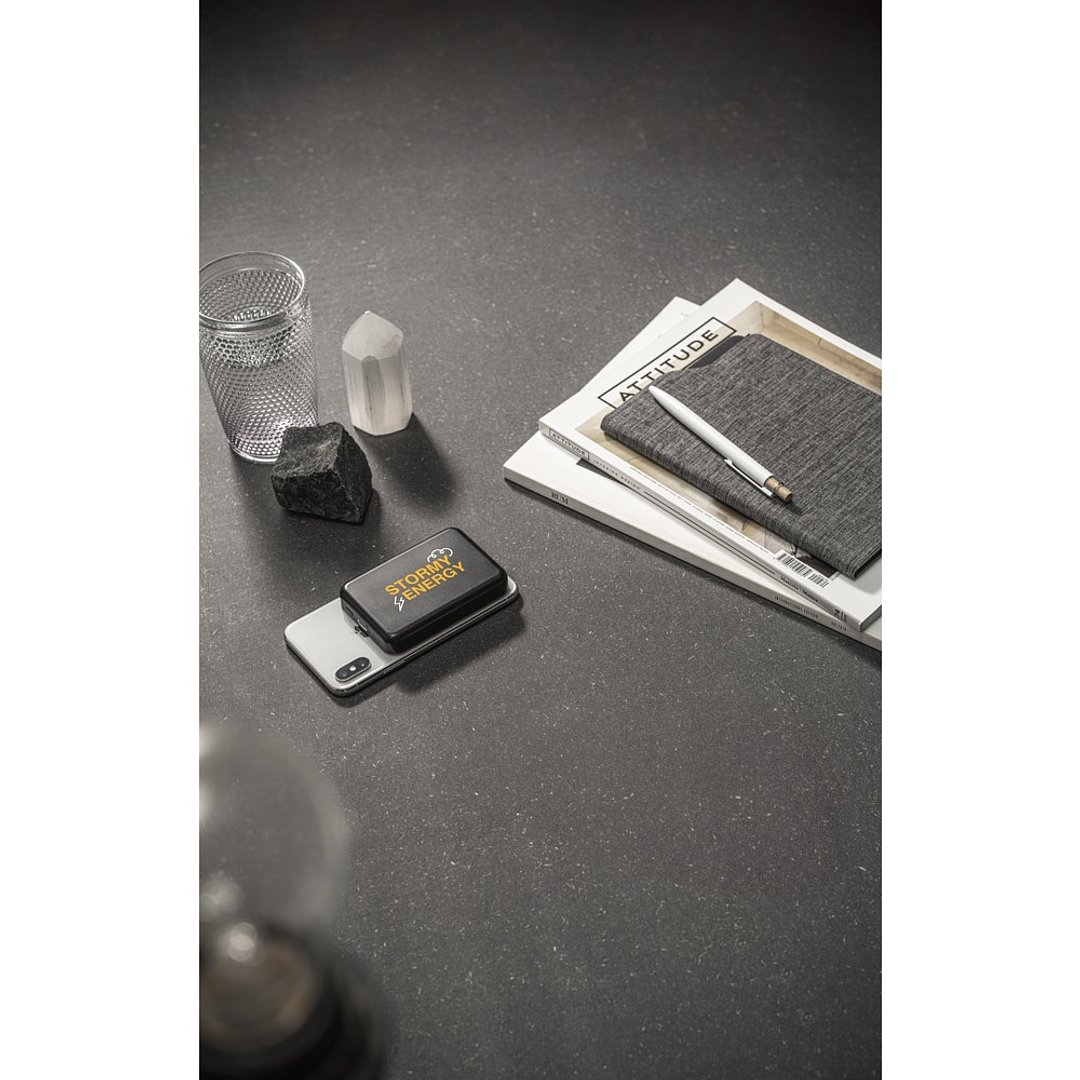 Magnetische Powerbank mit 5'000 mAh und superschnellem kabellosem Ladegerät (15 W) aus 100% rABS Fadich