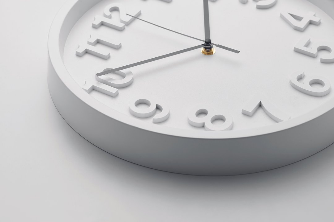 Wanduhr aus PP Nettato