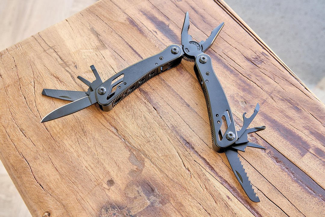 Schwarzes Aluminium-Multitool Lurst