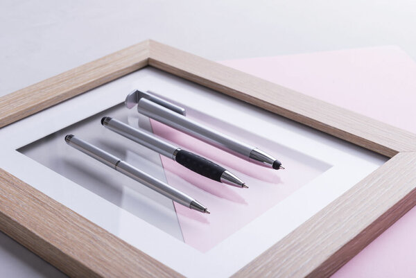 Kugelschreiber Halter Idnex