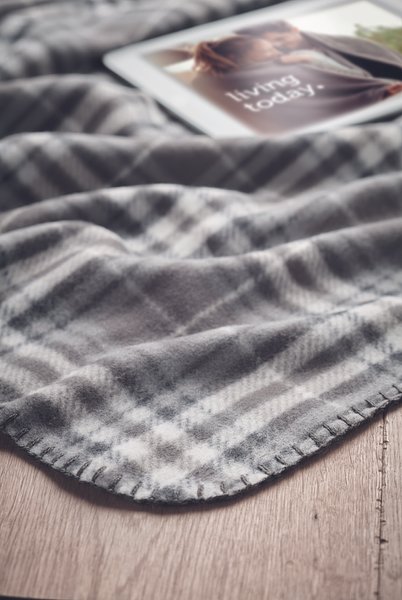 RPET Fleece-Reisedecke Karo Waltia