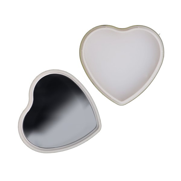 Lippenbalsam in Flacher metallischer Herzformdose Benini