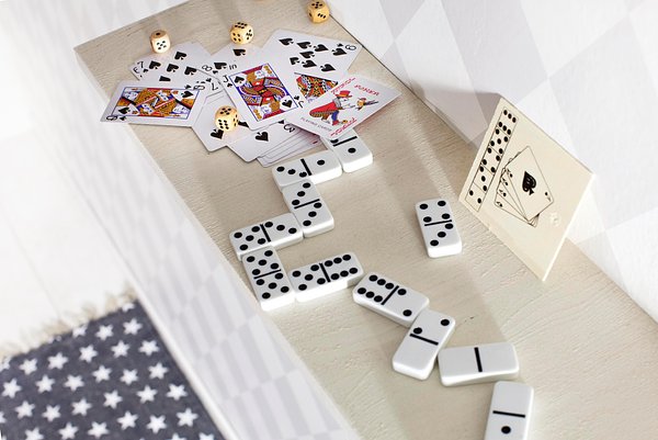 Karten und Würfelspiel in Holzbox Gierveili