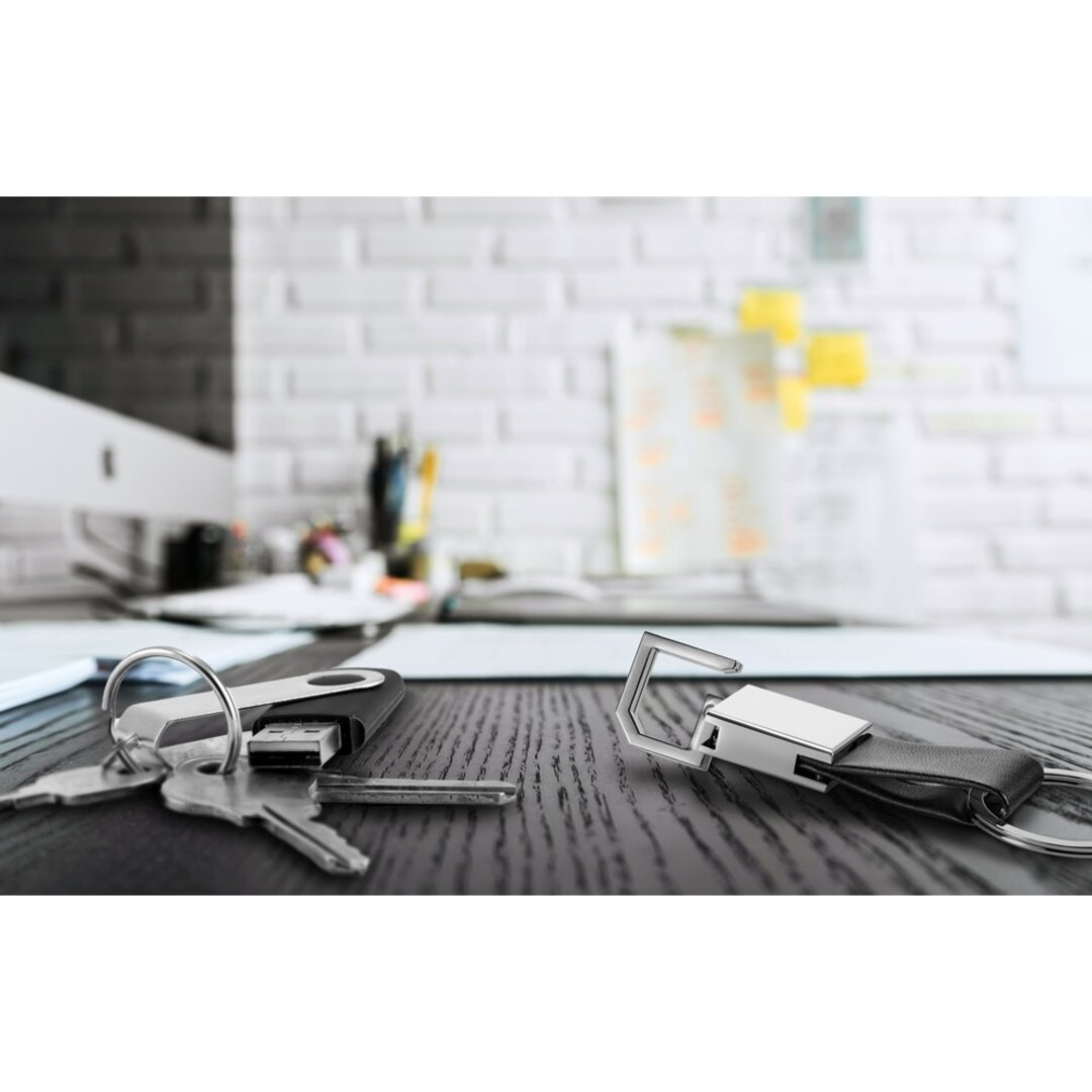 Schlüsselanhänger aus Metall und Kunstleder Dicorsich