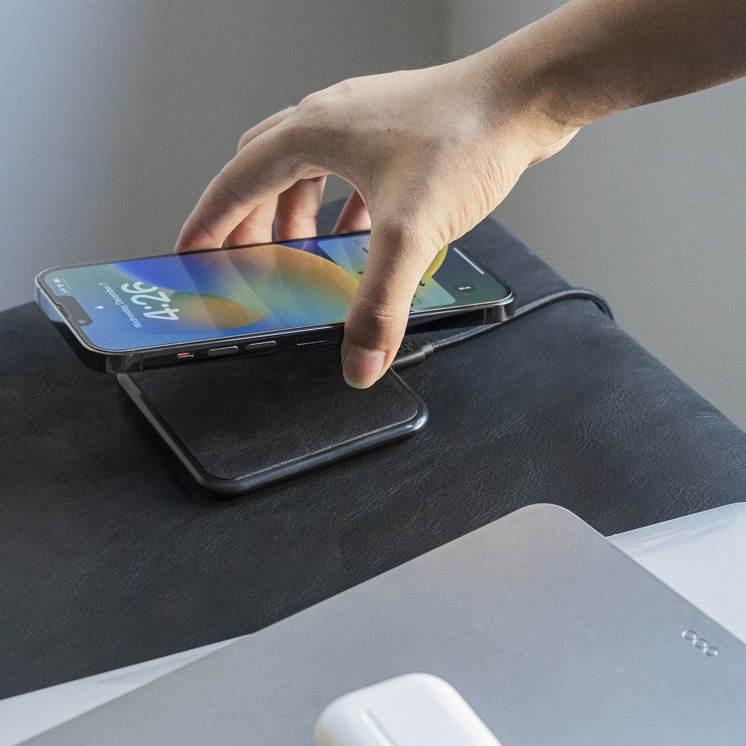 Iné Wireless Fast Charger - Recycled Leather 15W Marazenco