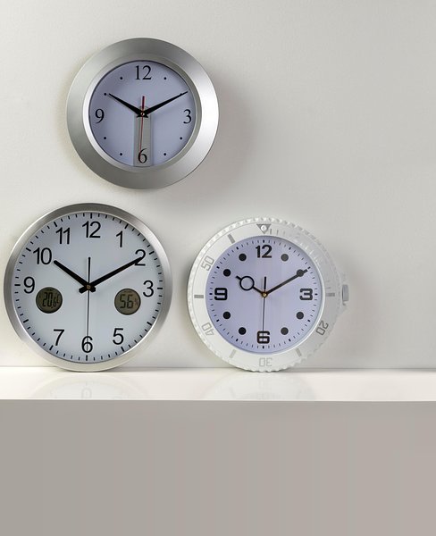 Wanduhr aus Kunststoff Marlita