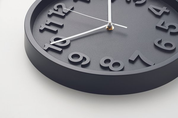 Wanduhr aus PP Nettato