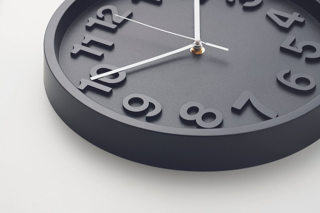 Wanduhr aus PP Nettato