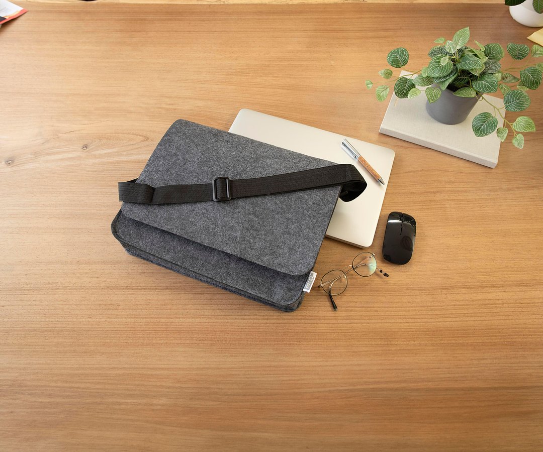 Laptoptasche Benin | Recycelter Filz | 15 Zoll | Klettverschluss