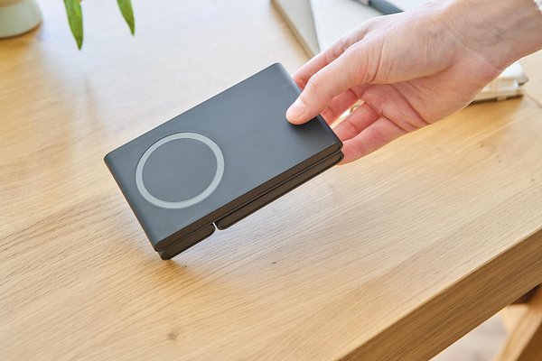 Recyceltes ABS 3-in-1 magnetisches kabelloses Ladegerät Stiana