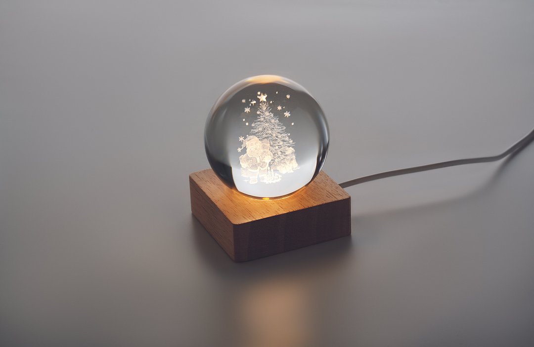 LED-Weihnachtskugel Aingaulia