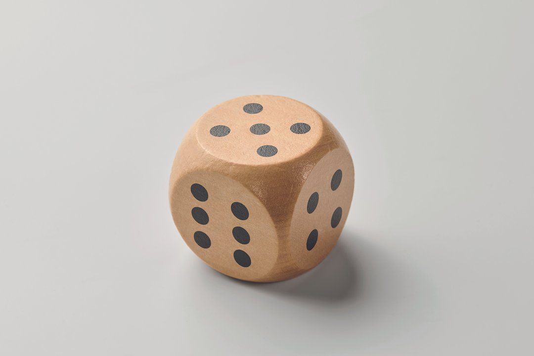 Spielwürfel Schima-Holz Ø 5cm Emmarlin