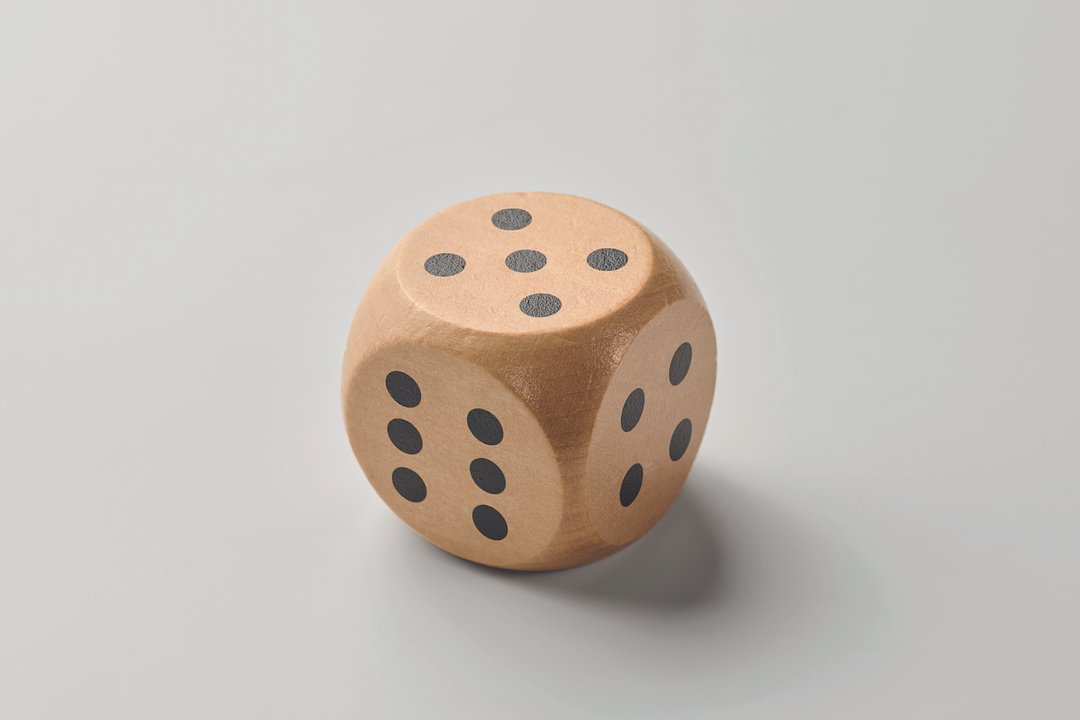 Spielwürfel Schima-Holz Ø 5cm Emmarlin