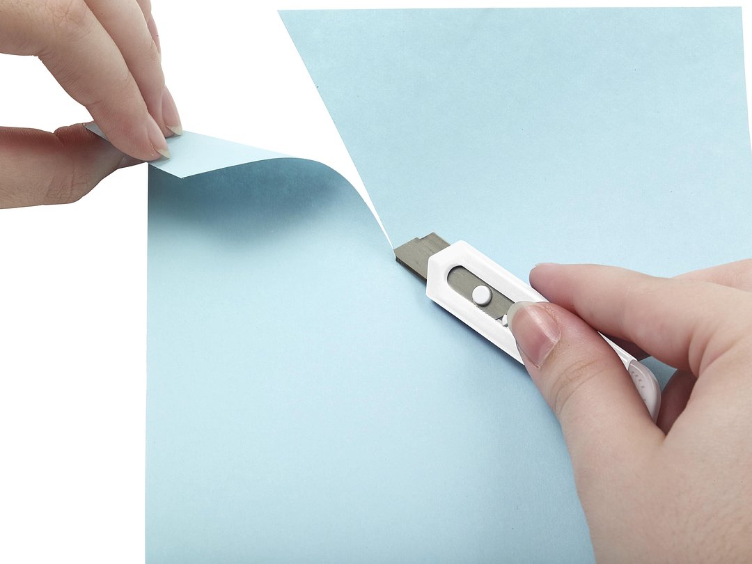 Kleines Cuttermesser aus Kunststoff Rettanrg