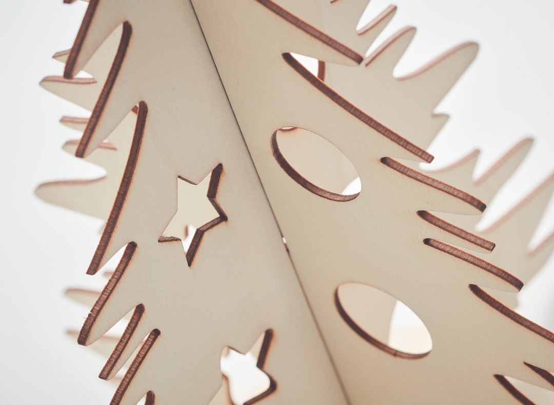 DIY Weihnachtsbaum aus Holz Beth