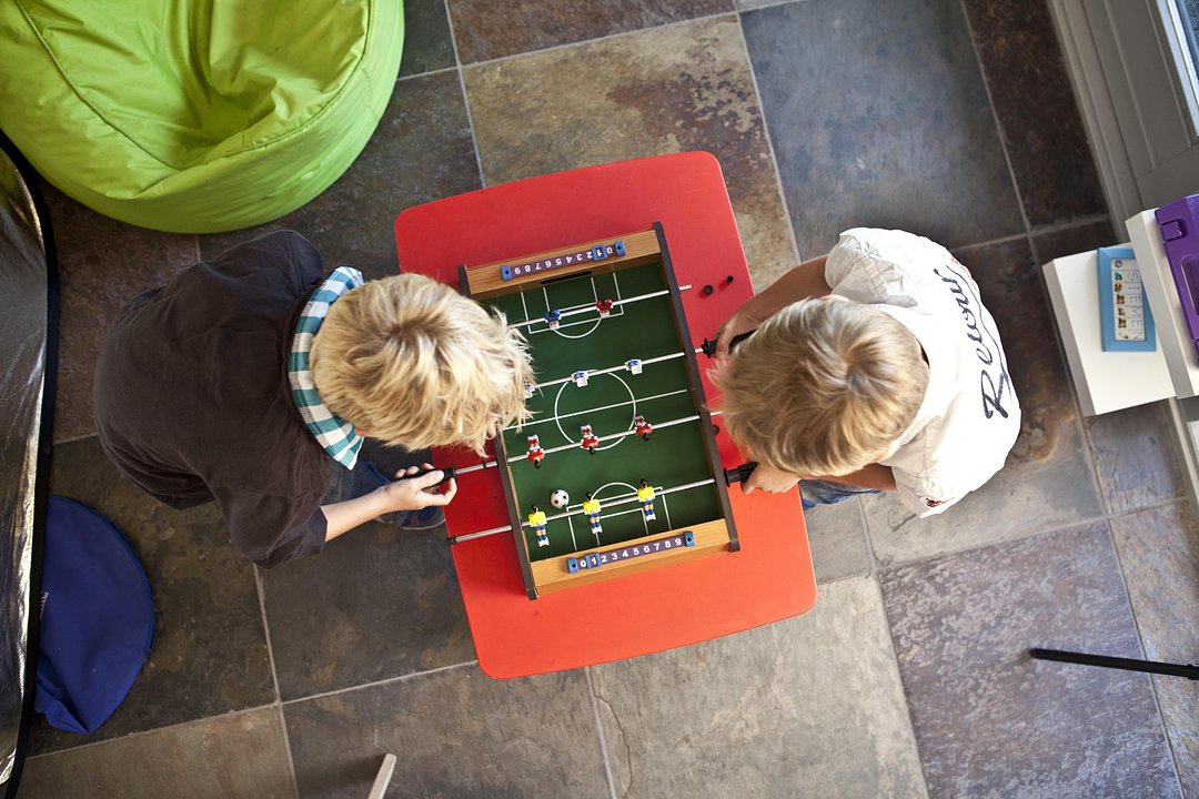 Fussball-Tischkicker aus Holz/Kunststoff/Metall Marazi