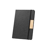 Notizbuch im Format A5 mit festem Einband aus 100 % recyceltem PET-Gewebe und linierten Seiten aus Recyclingpapier Relis