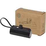 10 W 5000 mAh Typ C Powerbank aus recyceltem Kunststoff mit integriertem Klappständer und 2 in 1 Kabel - Jöritat