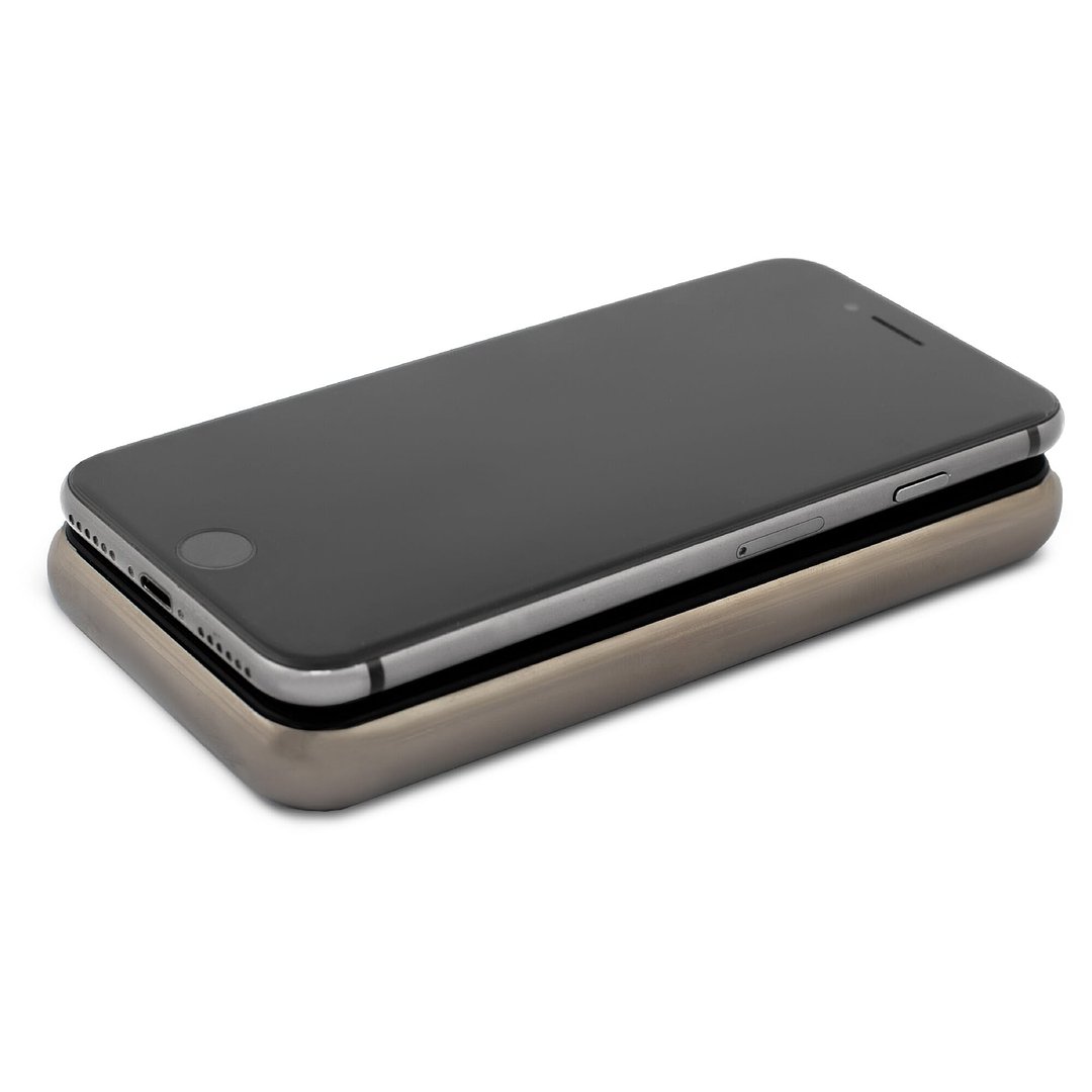 Kabellose Powerbank mit hochglänzender Oberfläche 8000mAh Giuat