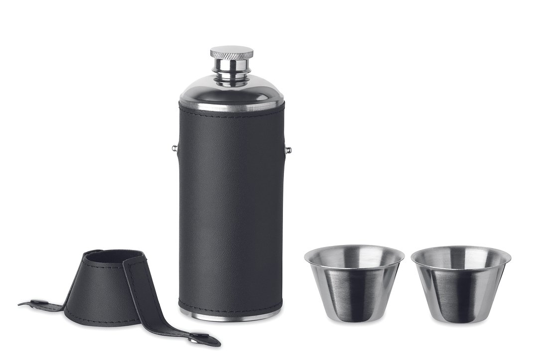 Flasche mit Schnapsbechern Dold