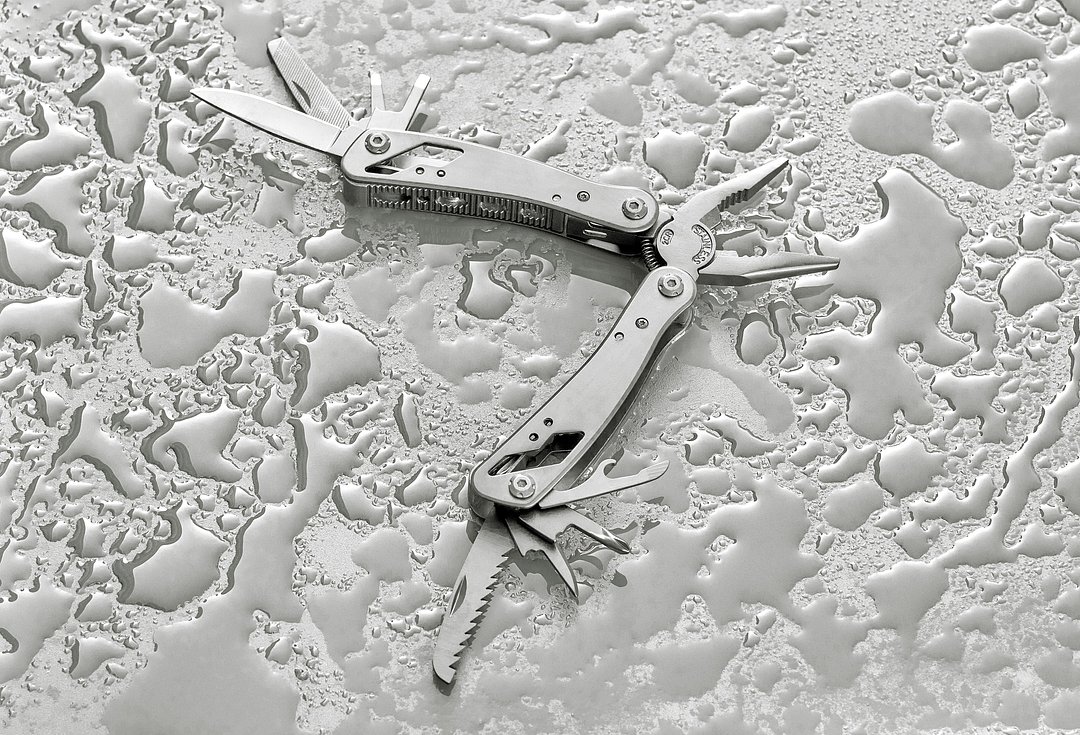 Schwarzes Aluminium-Multitool Lurst
