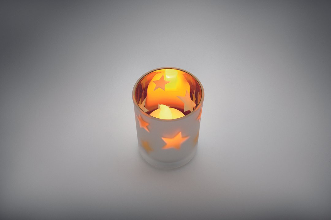 LED-Teelicht im Glashalter Luolfri